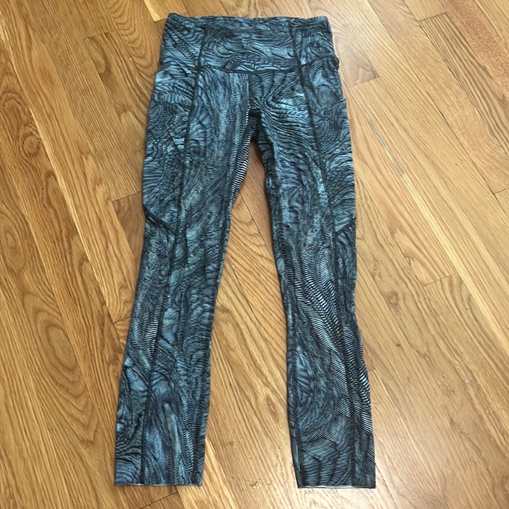 lululemon leggings 23” with pockets